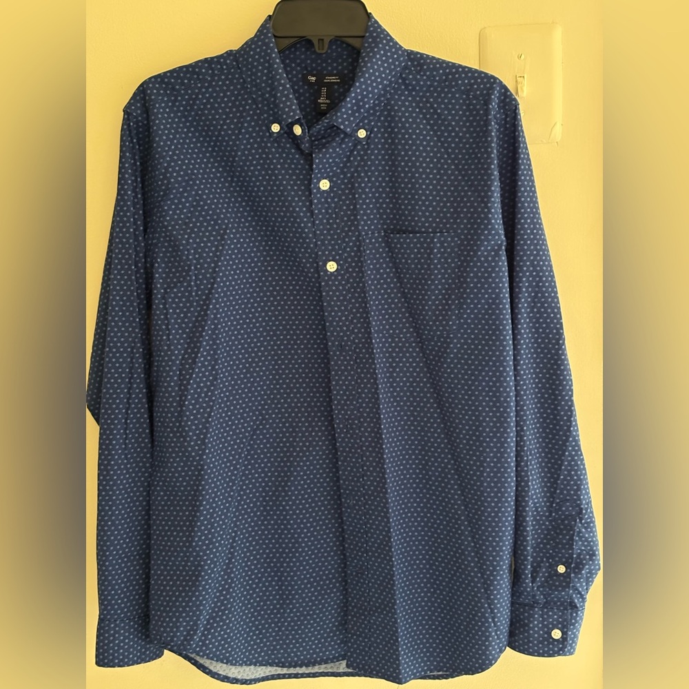 GAP Men's Navy Button-Down Shirt 100% cotton small size